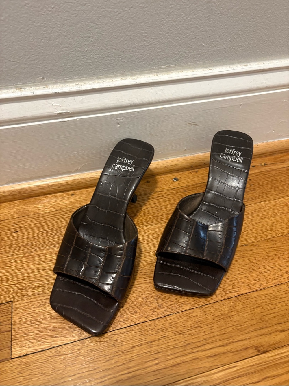 Jeffrey Campbell Dark Brown Croc-Embossed Slide Kitten Heel  Mules - Picture 2 of 10